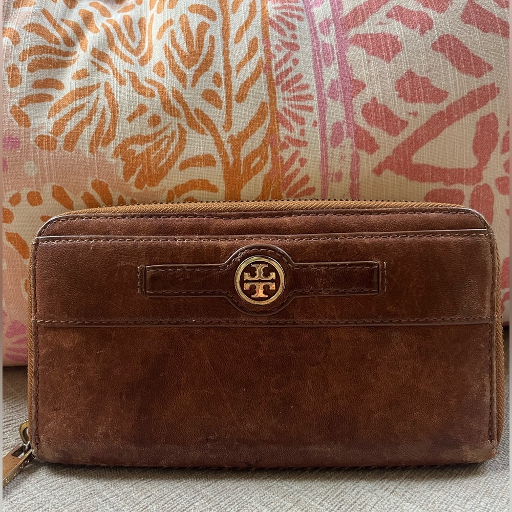 Tory Burch Distressed Vintage Brown Leather Wallet